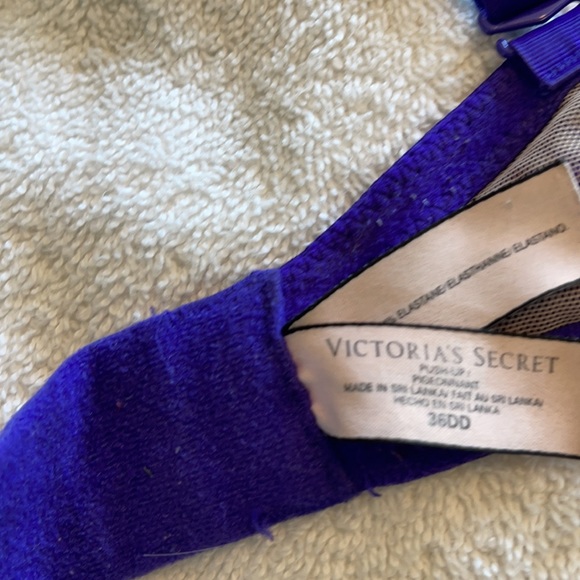 Victoria’s Secret sexy & beautiful purple lace push-up bra size 36DD - Picture 3 of 4